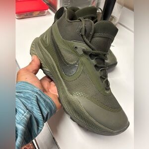 ( Been used once) Nike Men's SFS Green Athletic Shoes size 10